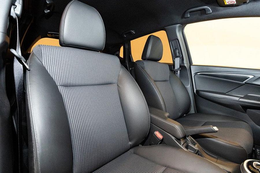 Интерьер Honda Fit Modulo Style 2018 года  (JP) (фото 23 из 24)